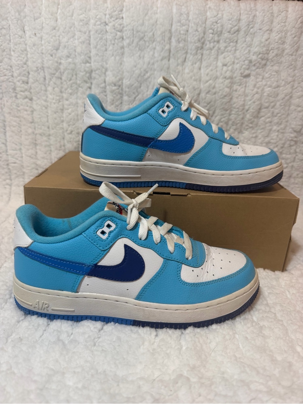 Nike Air Force 1 LV8 2